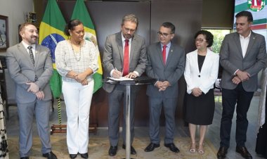 Professores Carlos Kleber e Socorro Vieira são nomeados como reitor e vice-reitora da Universidade Regional do Cariri