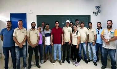 Prefeito de Santana do Cariri se reúne com agentes de endemias em pauta melhorias para a classe