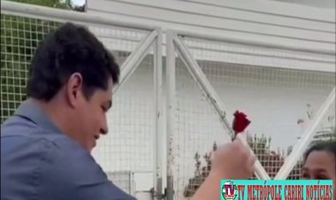 Mulheres ganham rosas de prefeito no dia internacional da mulher